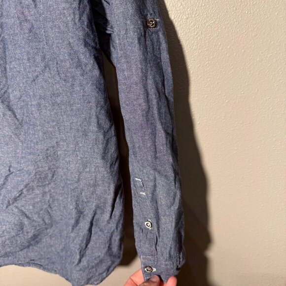 🏈Iowa Hawkeyes🏈 denim button-up - Picture 7 of 7